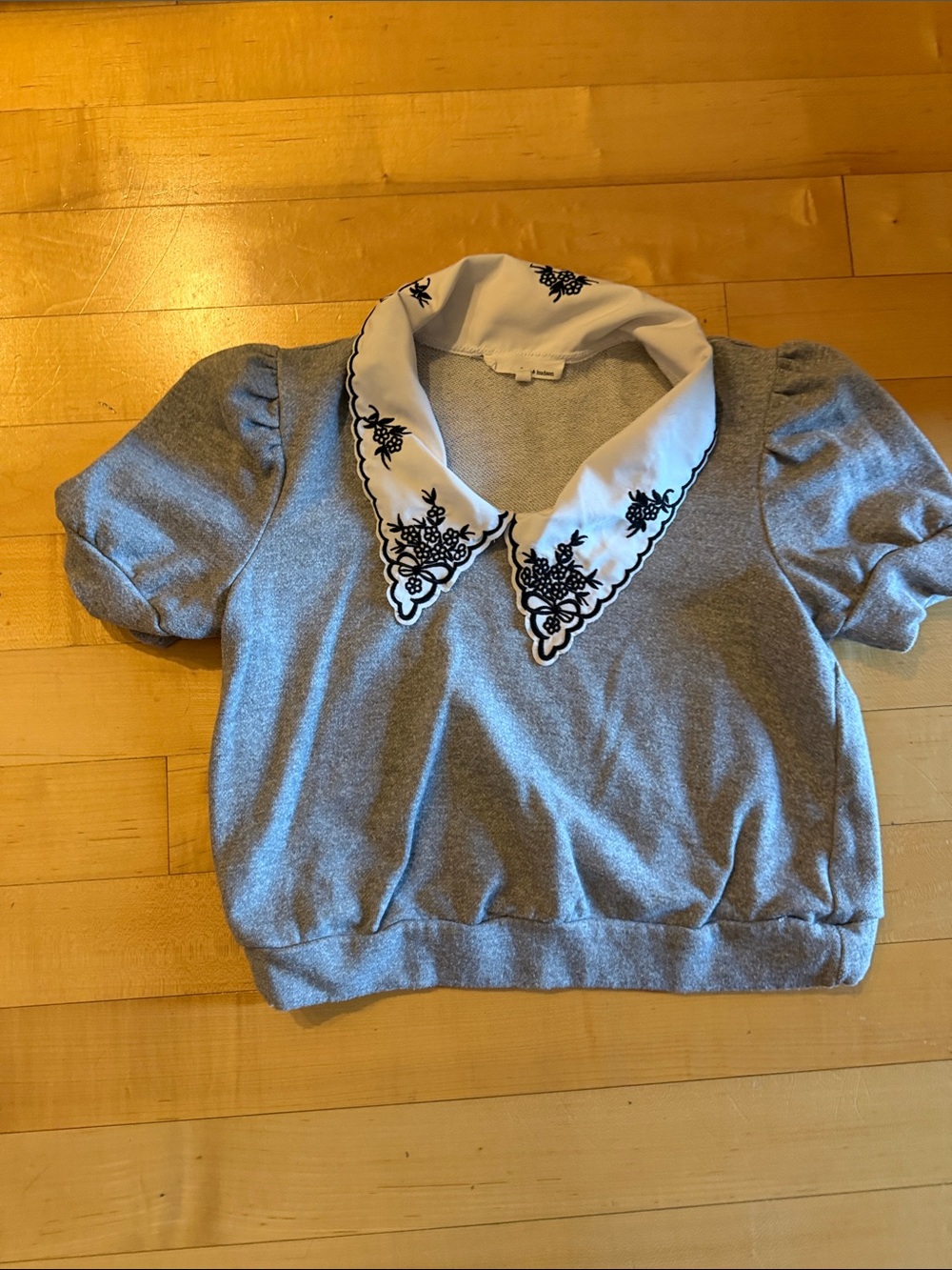Gray Puff-Sleeve Top with Embroidered White Peter Pan Collar
